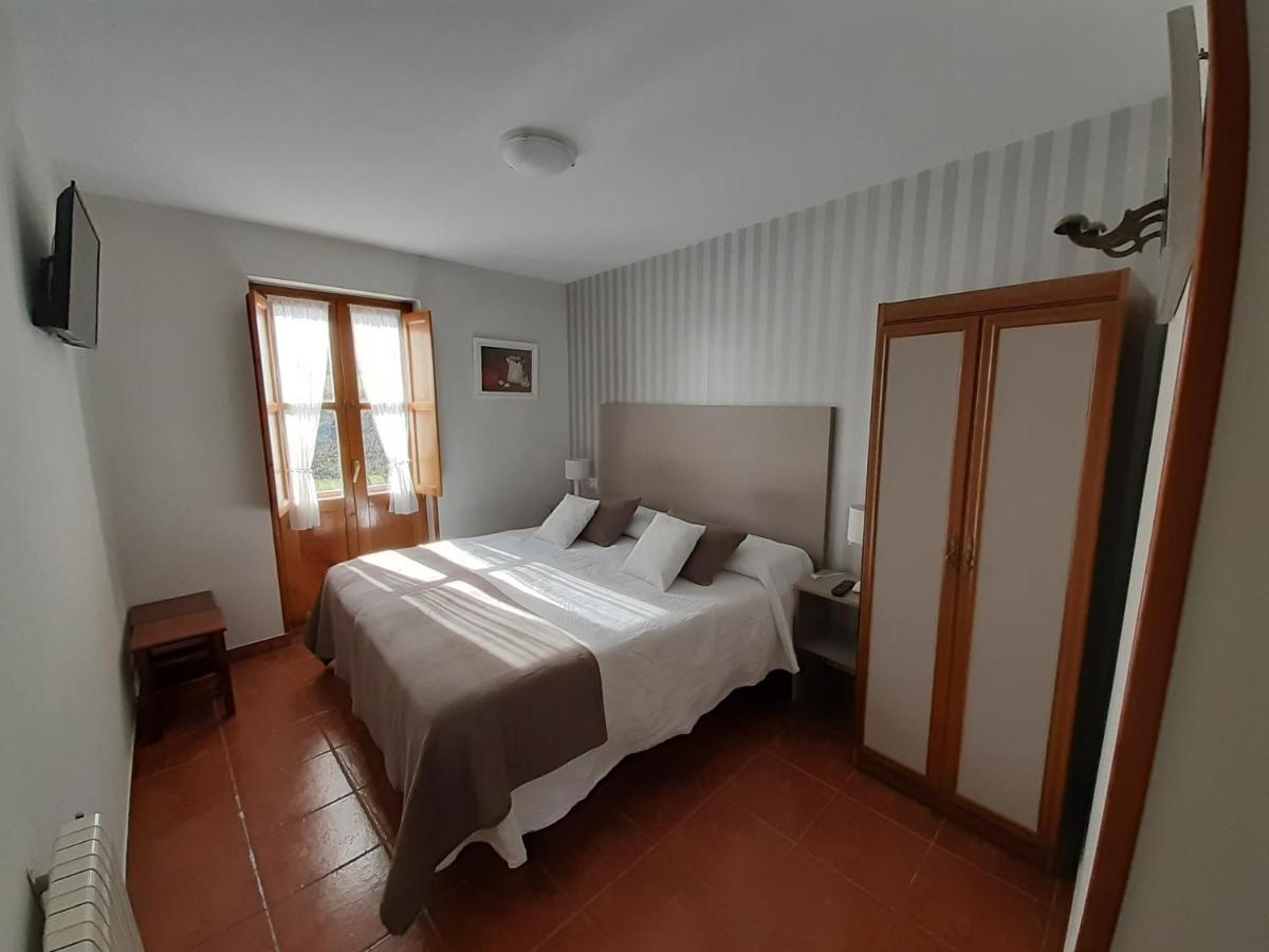La Casona Del Jou Pension Ortiguero Buitenkant foto
