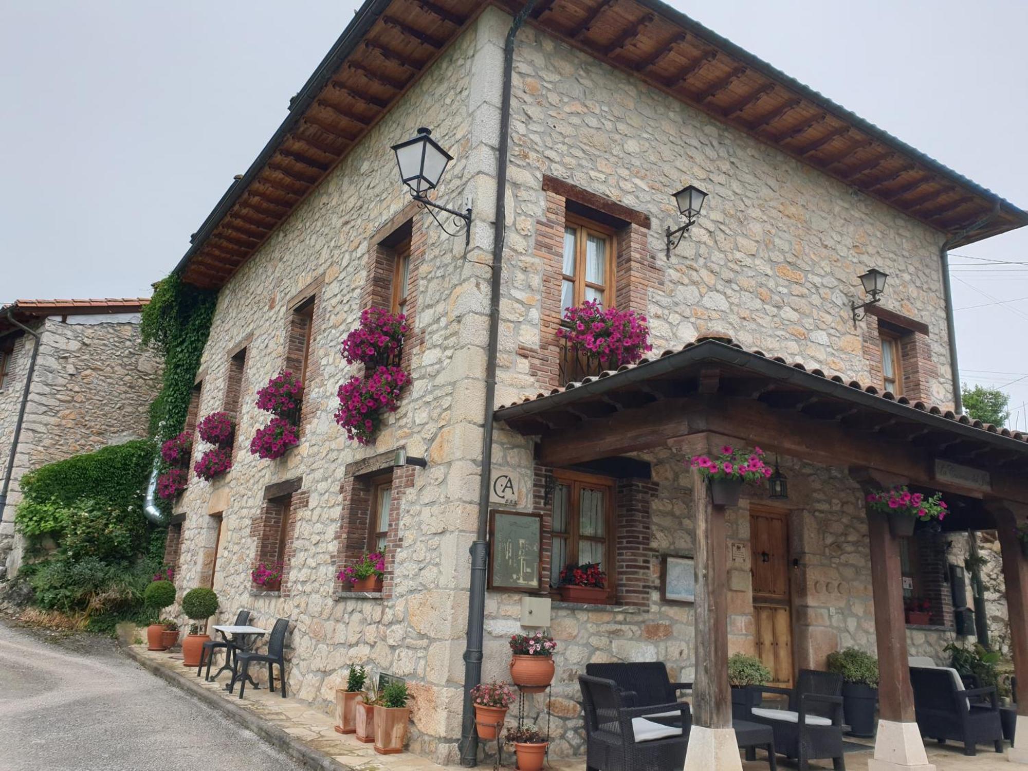 La Casona Del Jou Pension Ortiguero Buitenkant foto